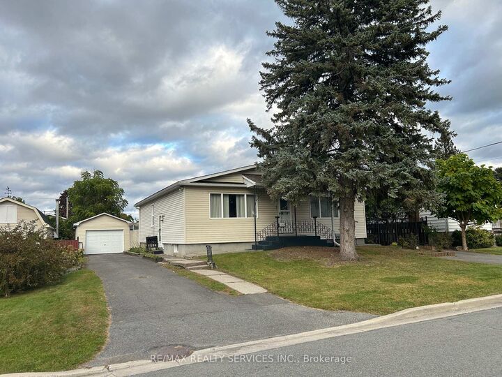 Property Photo:  1207 Henry Street  ON K6J 5A5 