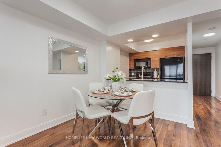 Property Photo:  125 Village Green Square 3211  ON M1S 0G3 