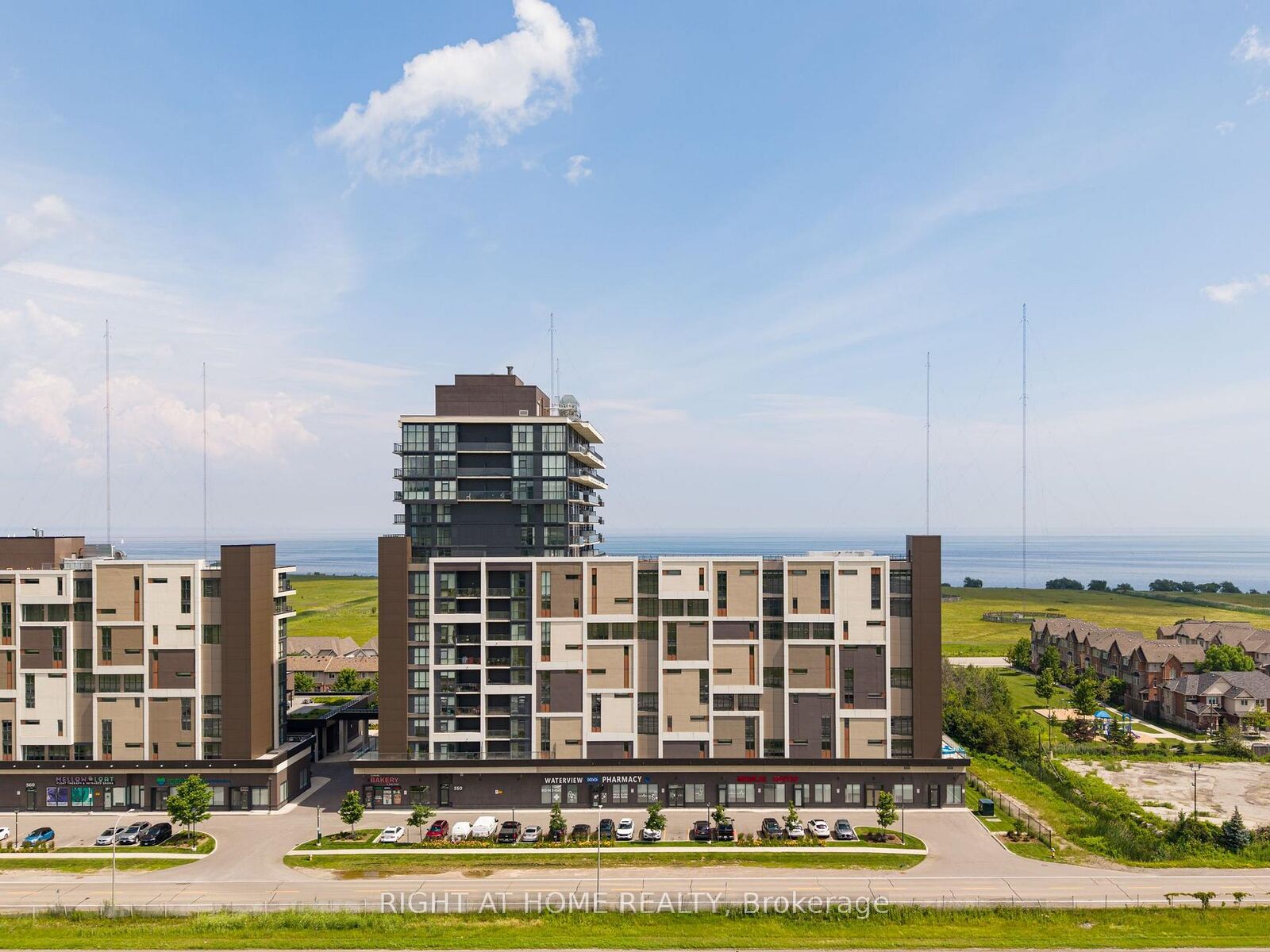 Property Photo:  550 North Service Road 1101  ON L3M 0H9 