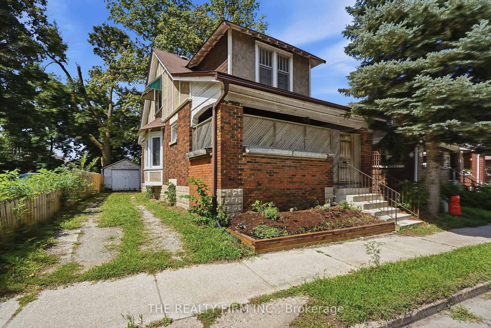 Property Photo:  35 Wharncliffe Road S  ON N6J 2J5 