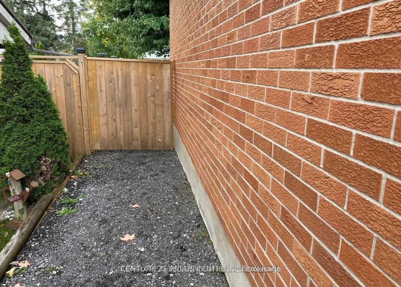 Property Photo:  334 Jelly Street Ub  ON L9V 2Y6 