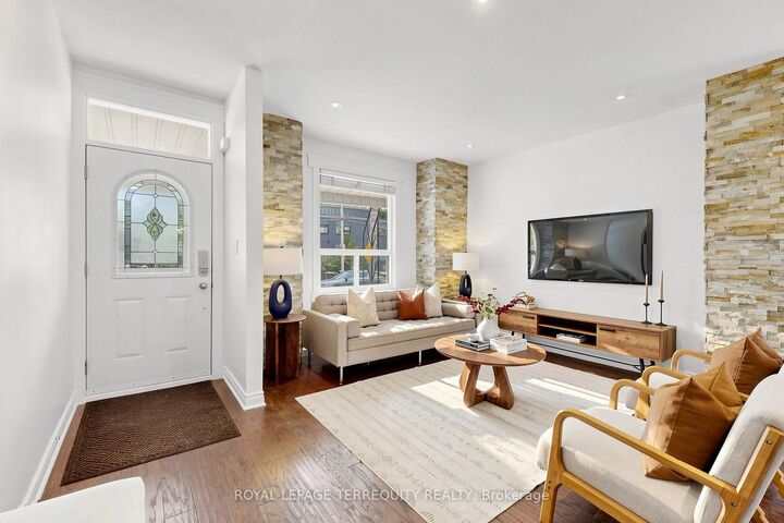 Property Photo:  150 Osler Street Upper  ON M6N 2Y8 