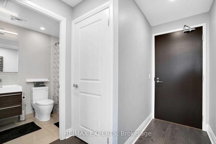 Property Photo:  17 Zorra Street 1303  ON M8Z 0C8 