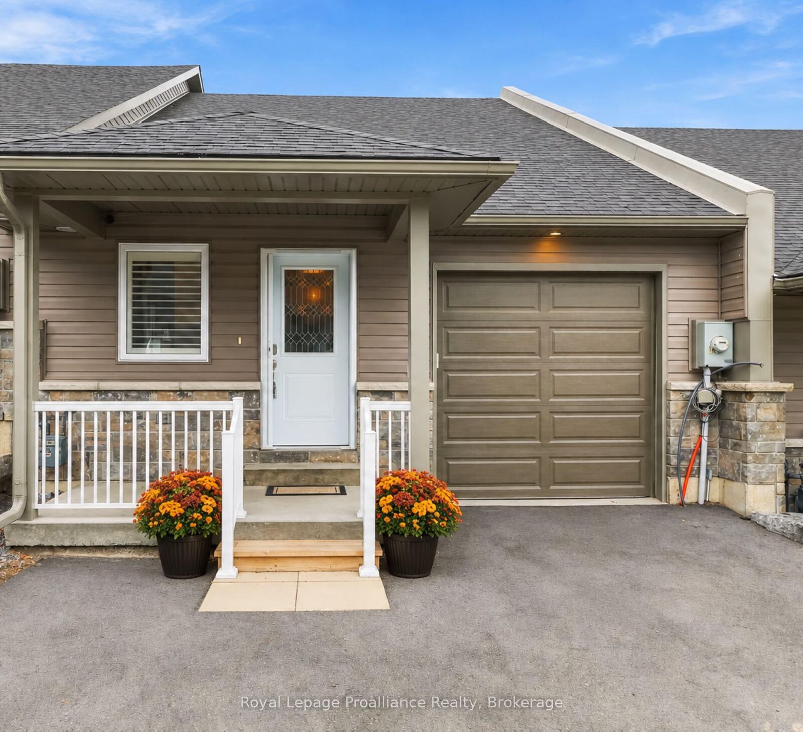 Property Photo:  8 Ferris Court  ON K0L 1L0 