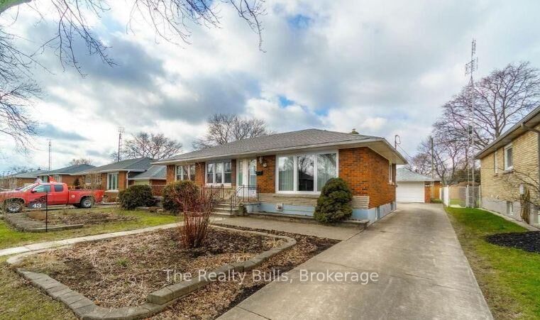 Property Photo:  43 Barron Street  ON L3C 2K4 