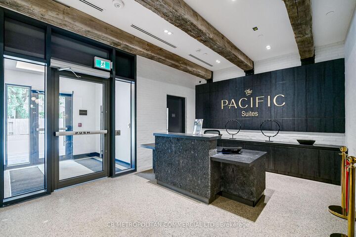 Property Photo:  2946 Dundas Street West Street W 516  ON M6P 1Y8 