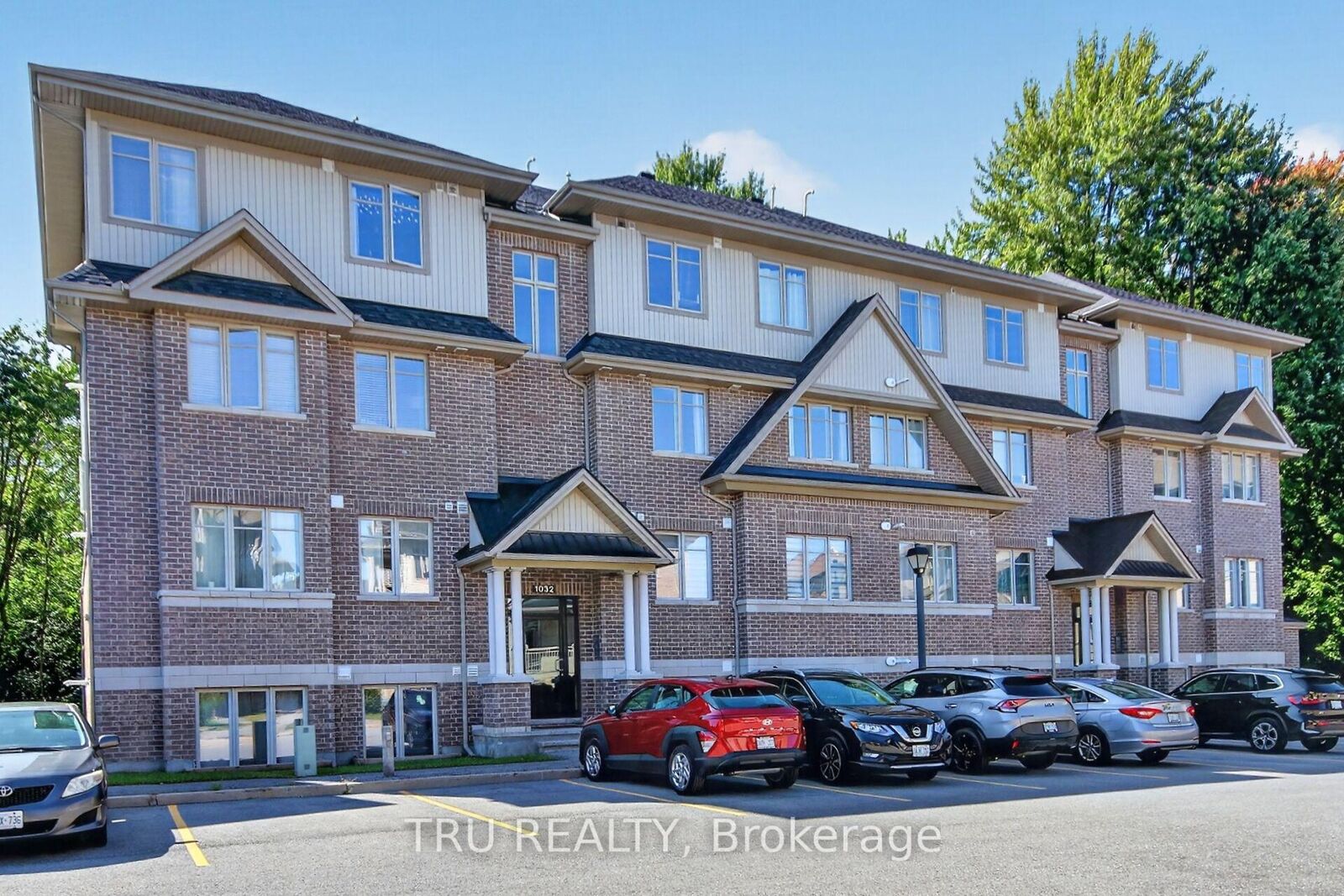 Property Photo:  1032 Beryl Private B  ON K1V 2M4 