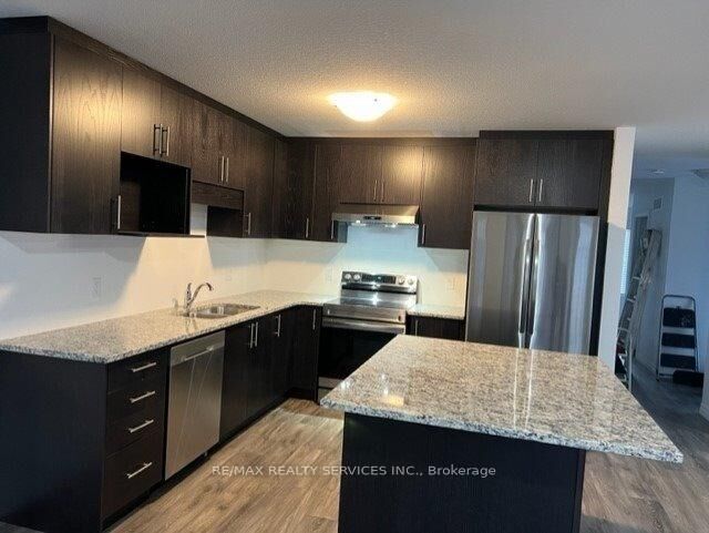 Property Photo: 18 Roper Place ON N2R 1R2