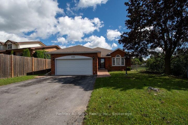 Property Photo:  1921 Mapleridge Drive  ON K9K 1R1 