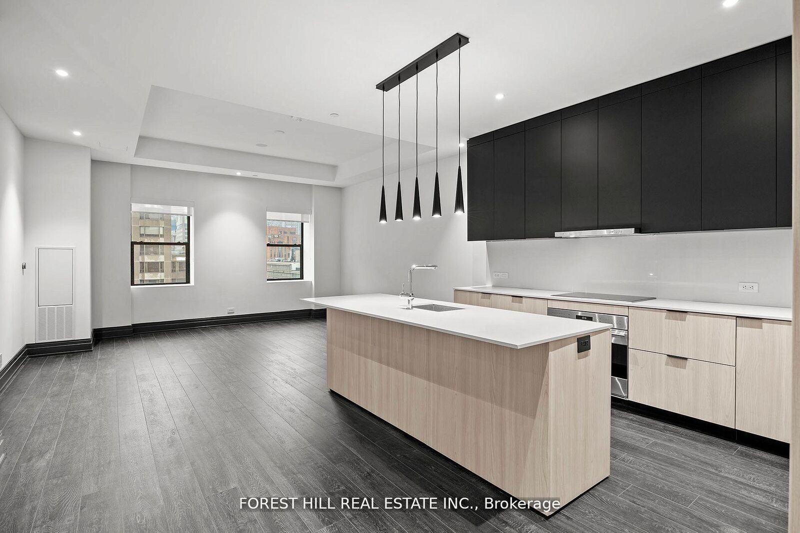 Property Photo:  2 Avenue Road 1502  ON M5R 0C6 