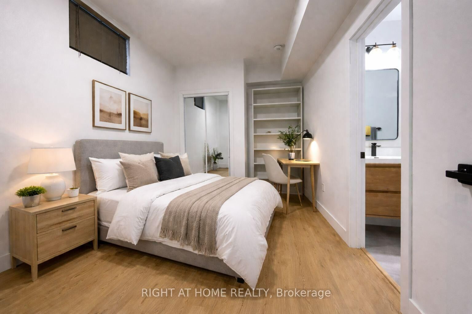 Property Photo:  674 Manning Avenue Unit # 1  ON M6G 2W4 