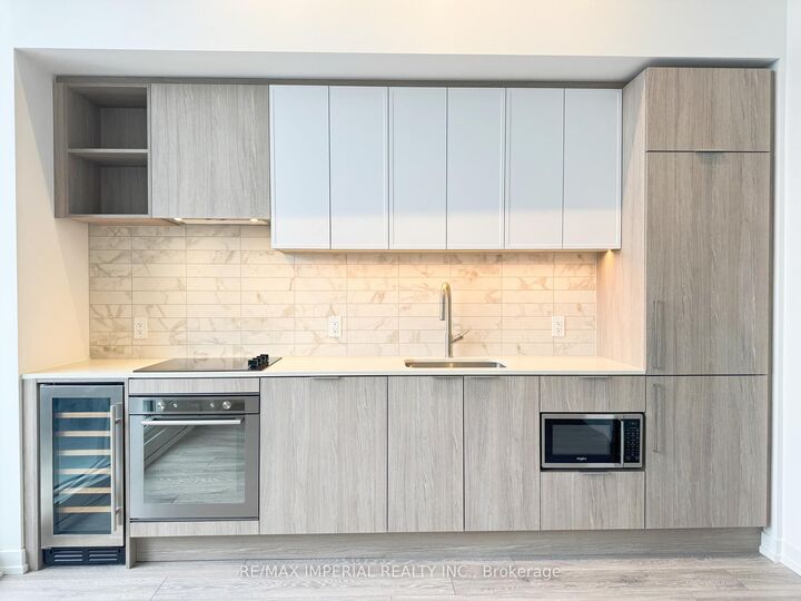 Property Photo:  2020 Bathurst Street 1005  ON M5P 0A6 