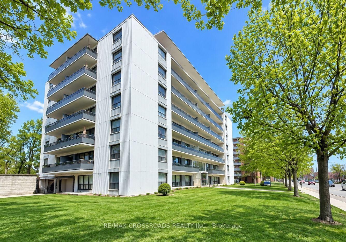 Property Photo:  363 Lakeshore Road E 207  ON L5G 1H7 