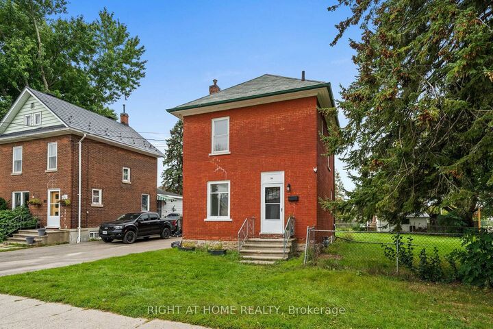 Property Photo:  36 Empress Avenue  ON K7A 4V8 