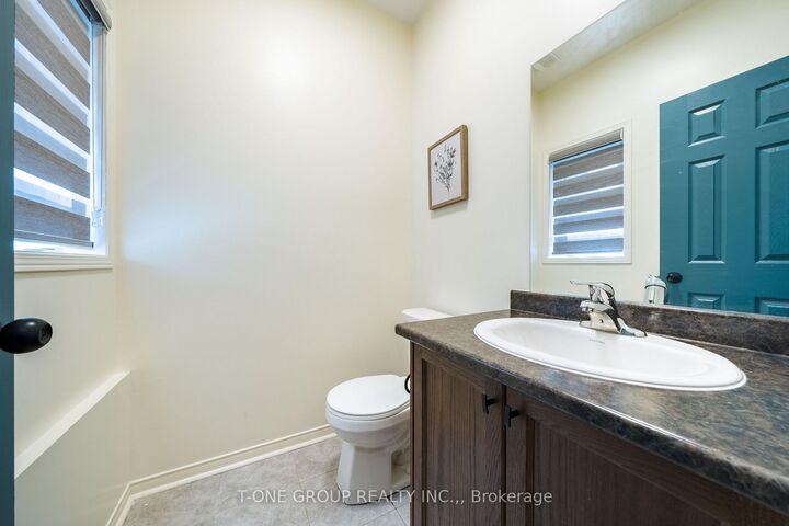 Property Photo:  162 Hartney Dr Drive W  ON L4S 0L1 