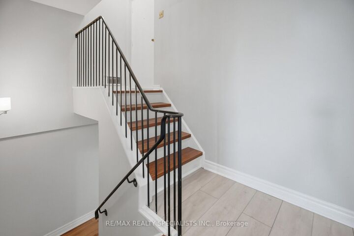 Property Photo:  2170 Bromsgrove Road 6  ON L5J 4J2 