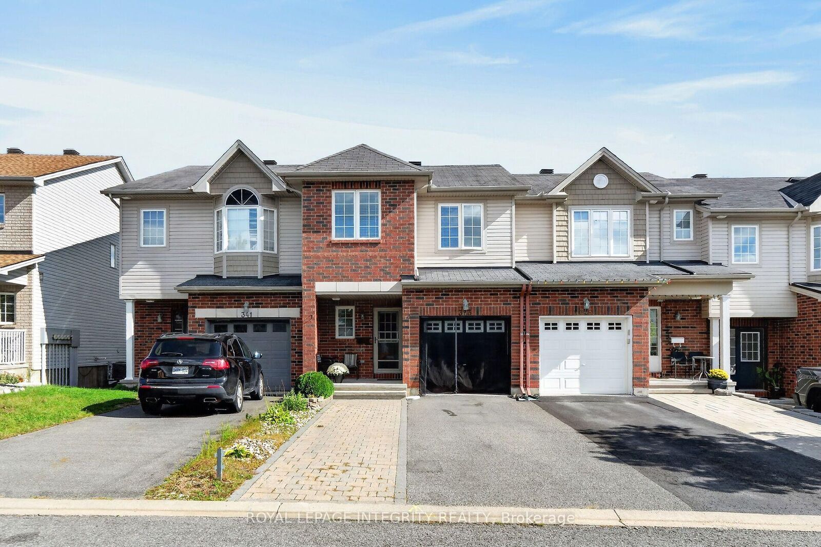 Property Photo:  343 Rolling Meadow Crescent  ON K1W 0A7 