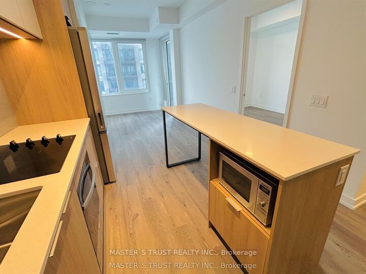 Property Photo:  395 Square One Drive 2007  ON L5B 0P6 