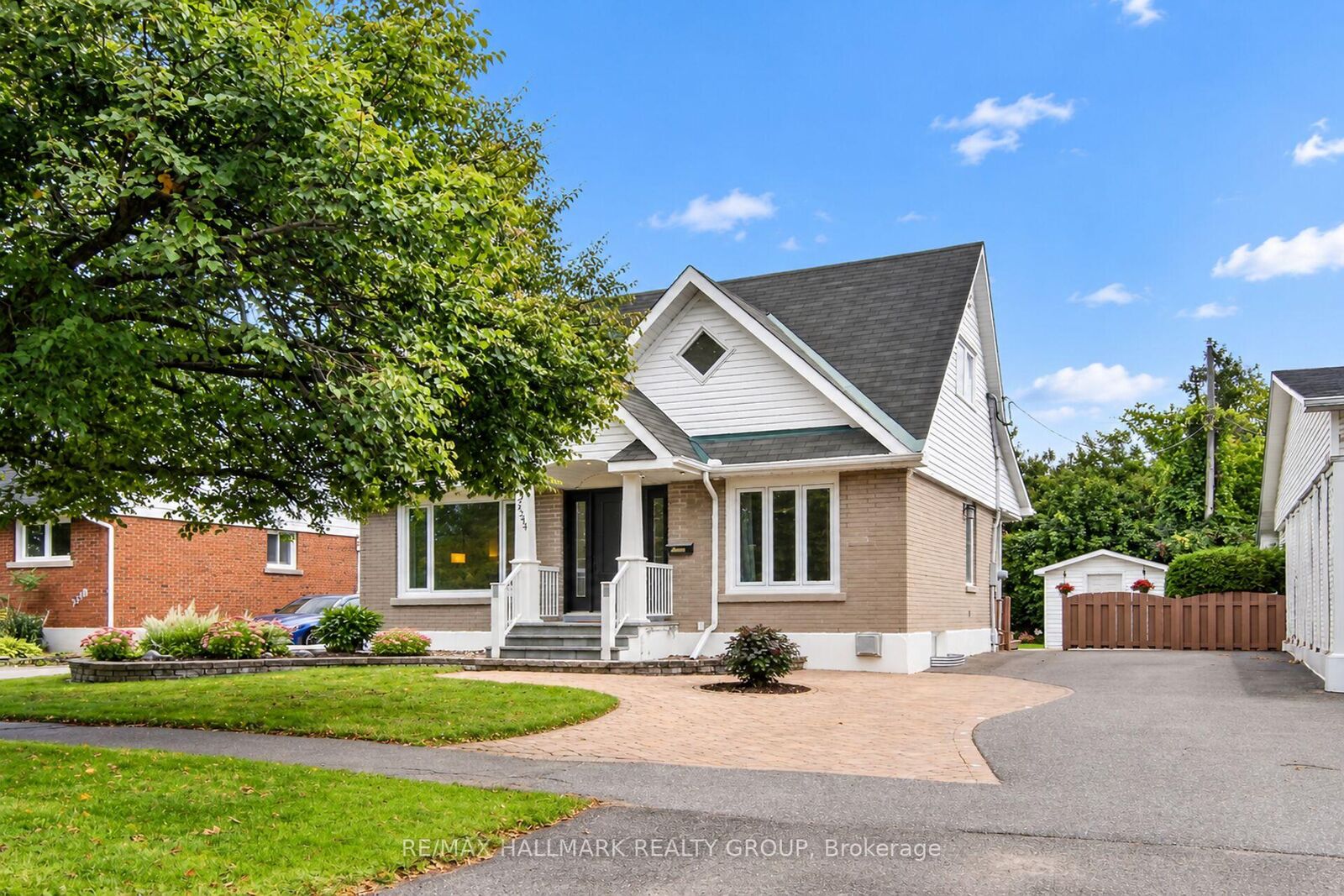 Property Photo: 2544 Severn Avenue ON K2B 7V7
