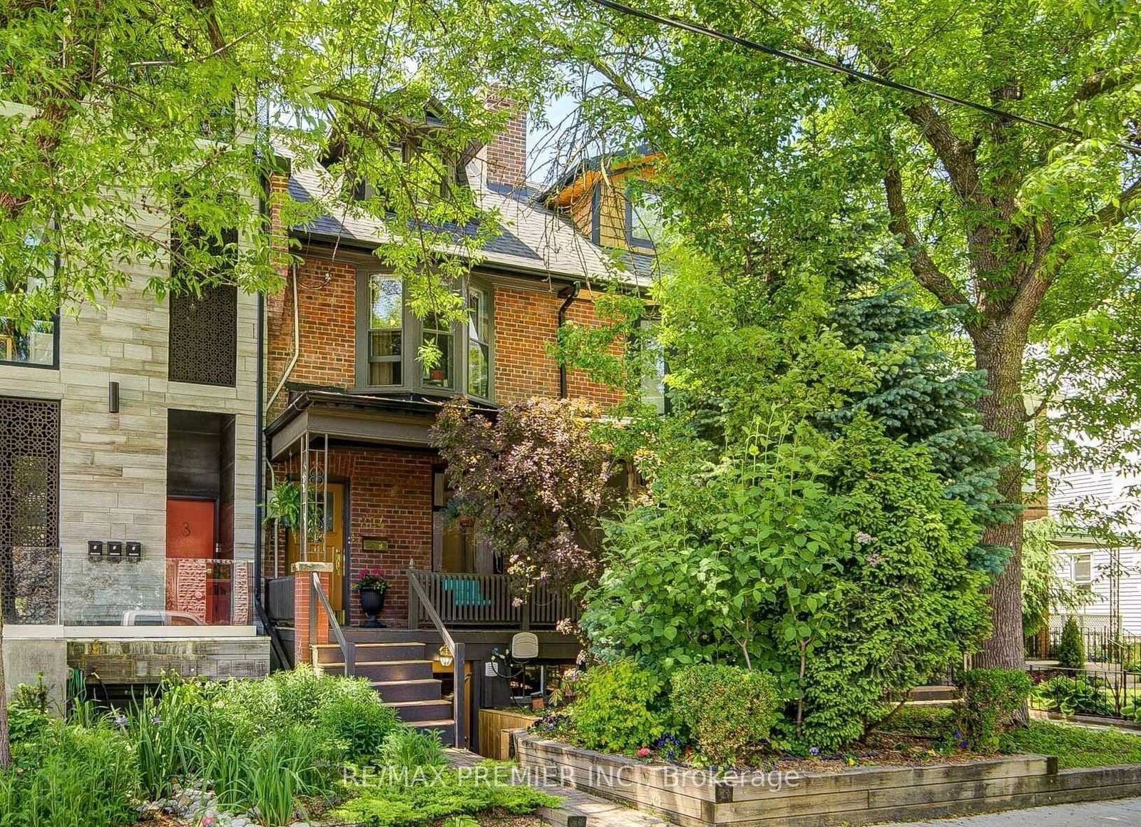 Property Photo:  224 Lippincott Street 1  ON M5S 2P5 