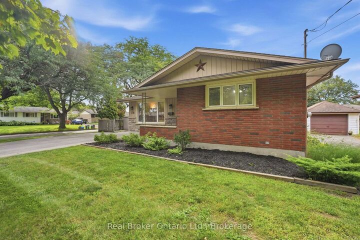 Property Photo:  28 Brentwood Drive  ON L2M 4M2 