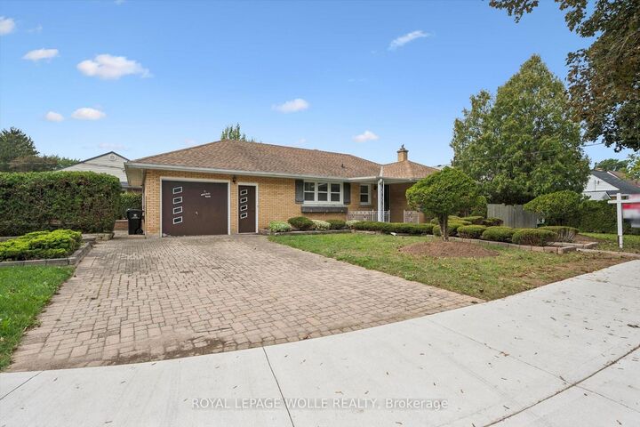 Property Photo:  7 Admiral Road  ON N2M 1R2 