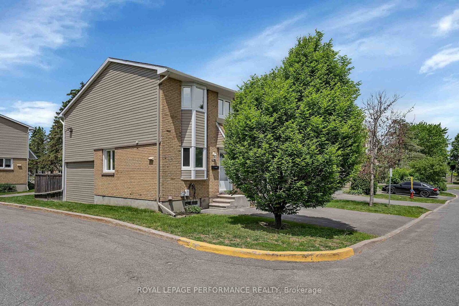 Property Photo:  1780 Lamoureux Drive A  ON K1E 2N4 
