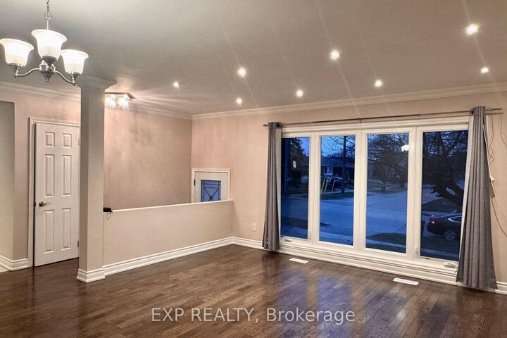 Property Photo:  69 Hollyhedge Drive  ON M1J 1X4 