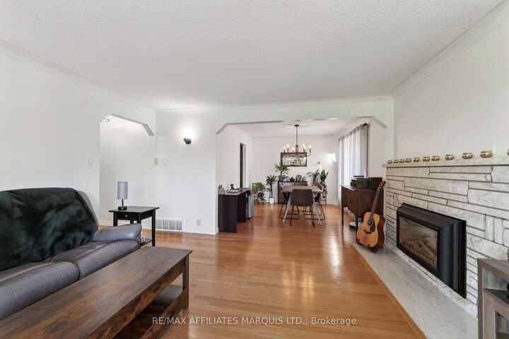 Property Photo:  2706 Ross Avenue  ON K6K 1E5 