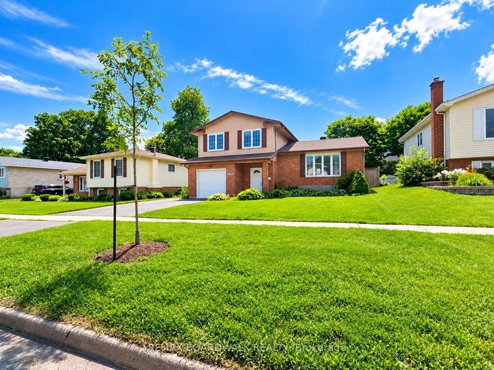 Property Photo:  1369 Lochiel Street  ON K6H 6N5 