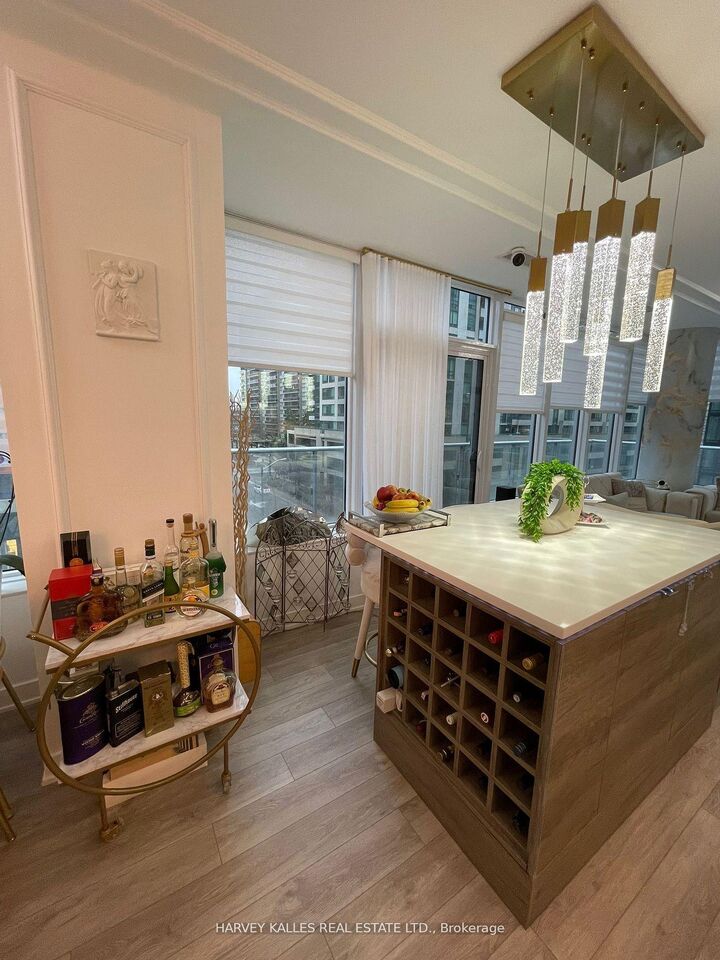 Property Photo:  99 Broadway Avenue 514  ON M4P 0E3 