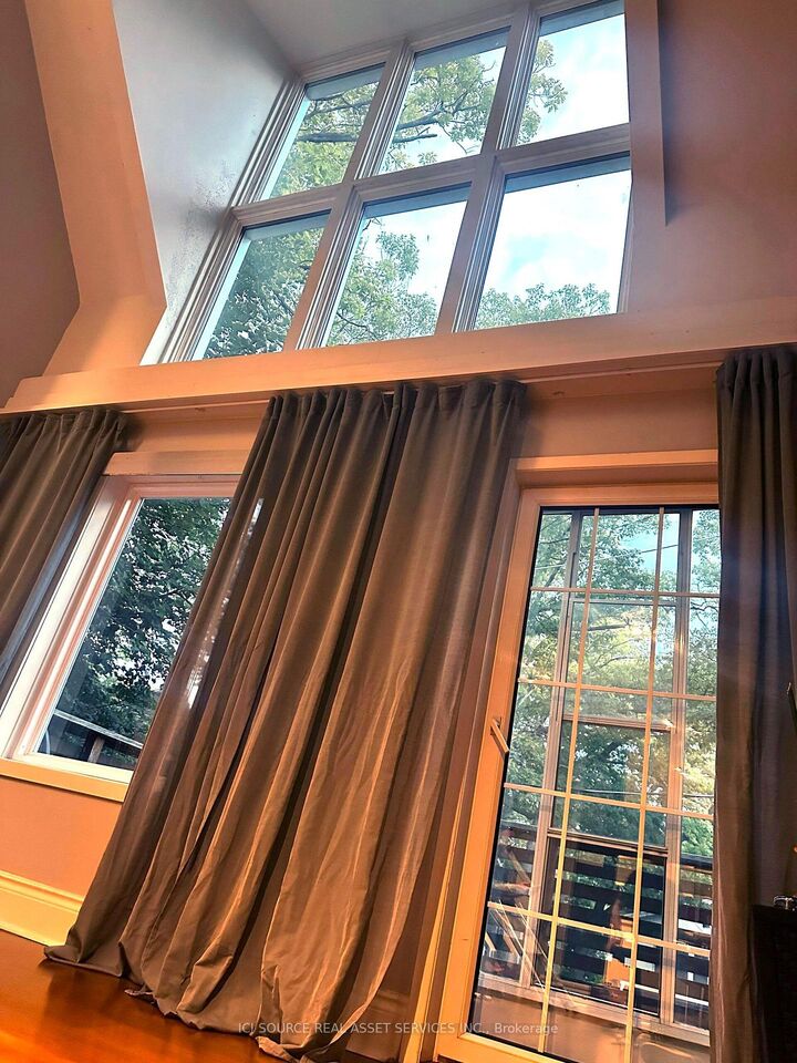 Property Photo:  62 Fernwood Park Avenue Upper  ON M4E 3G1 