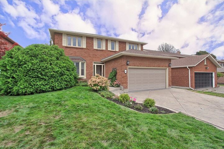 Property Photo:  64 Golf Links Drive  ON L4G 3V3 