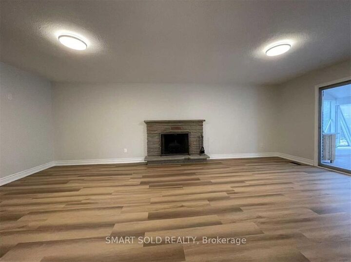 Property Photo:  9 Salinger Court Ground &Amp Lower  ON M2J 3R8 