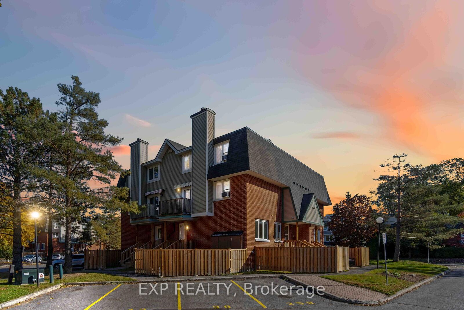 Property Photo:  6 Terrace Drive 207  ON K2H 9J2 