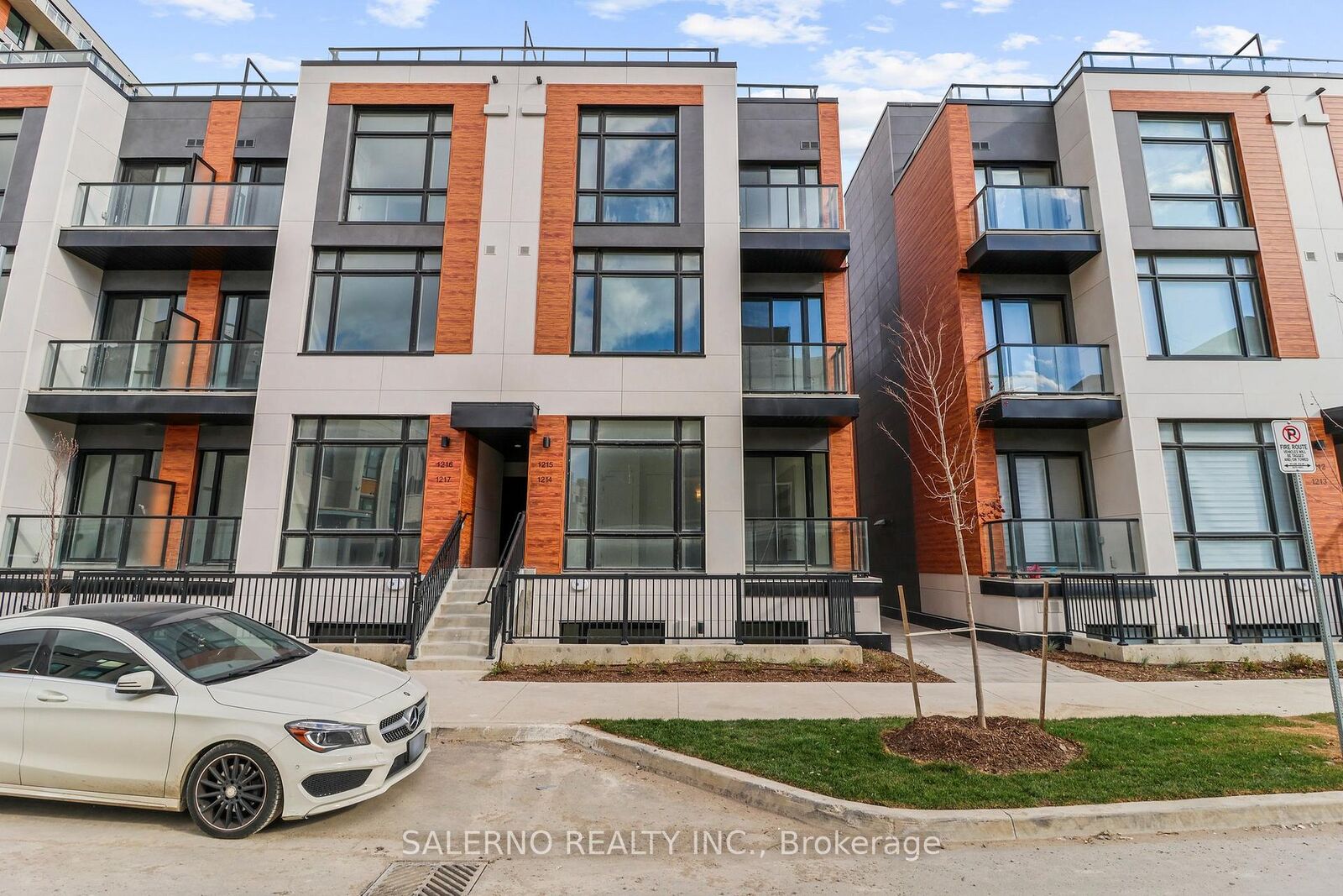 Property Photo:  8 David Eyer Road 1214  ON L4S 0N3 