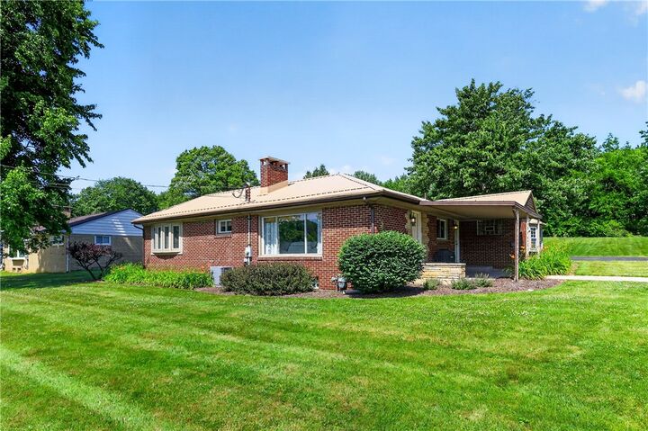 Property Photo:  2617 S Hermitage Rd  PA 16148 