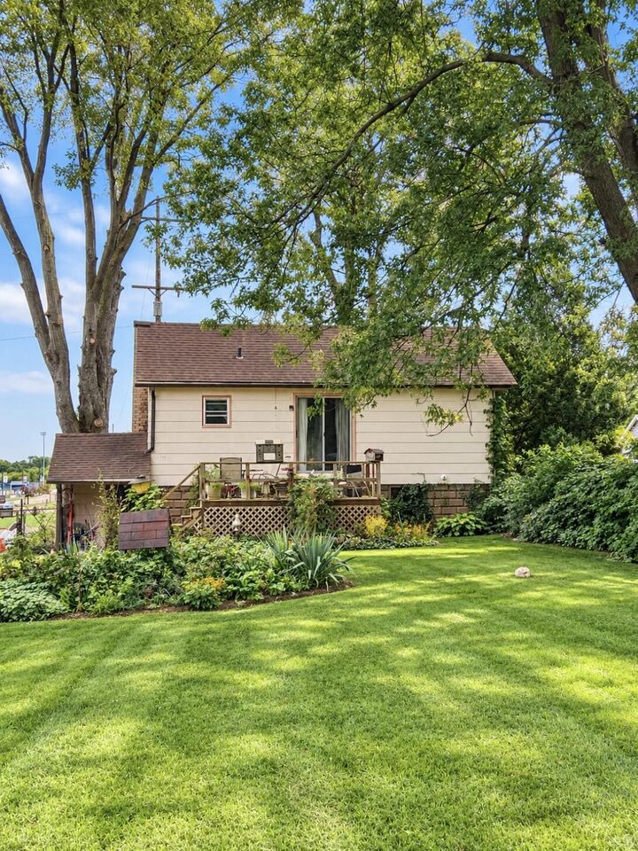 Property Photo: 911 Stuart Street MI 48429
