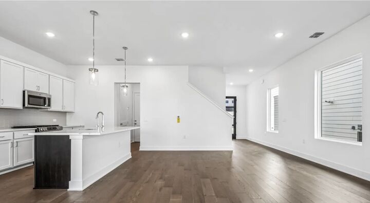 Property Photo: 1414 Rambling Rose Road TX 78745