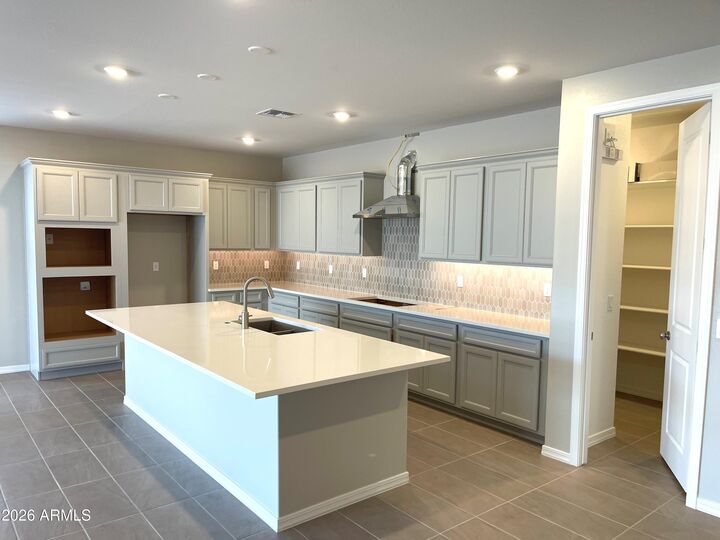 Property Photo: 9992 W Catalina Drive AZ 85392
