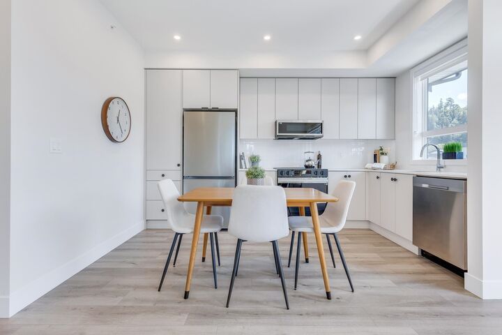 Property Photo:  45497 Campus Drive 503  BC V2R 6L8 