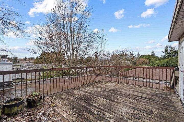 Property Photo:  7165 133 Street 204  BC V3W 7Z6 