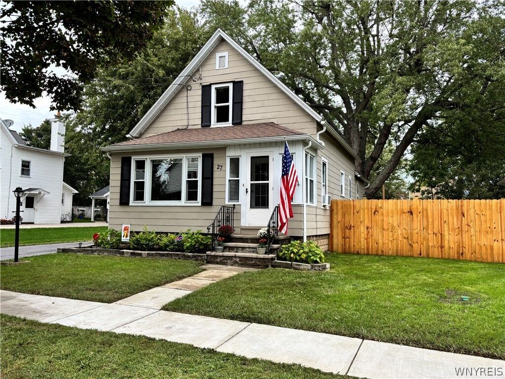 Property Photo:  27 Brandel Avenue  NY 14086 
