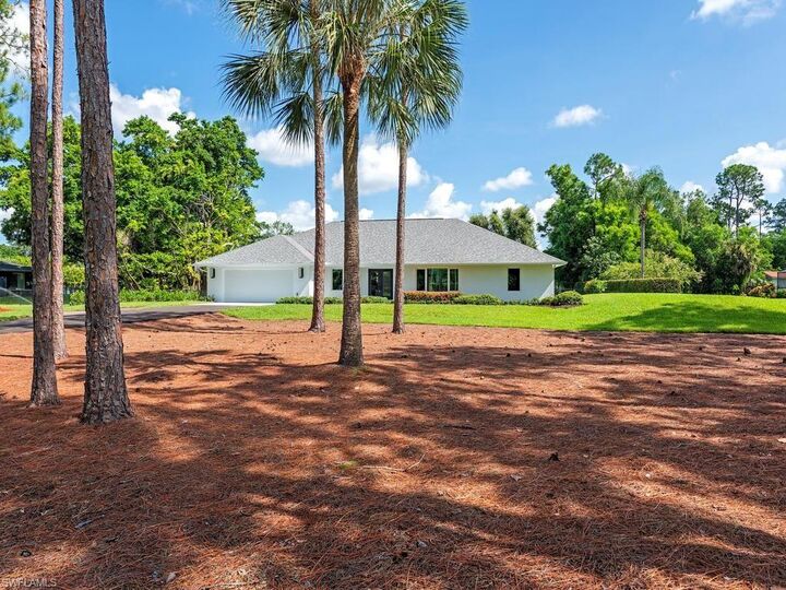 Property Photo: 5520 Cynthia Ln FL 34112