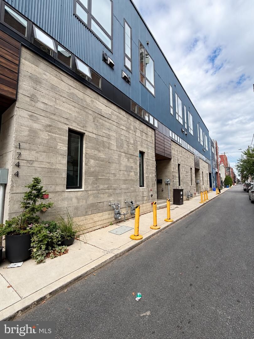 Property Photo:  1748 N Hope Street  PA 19122 