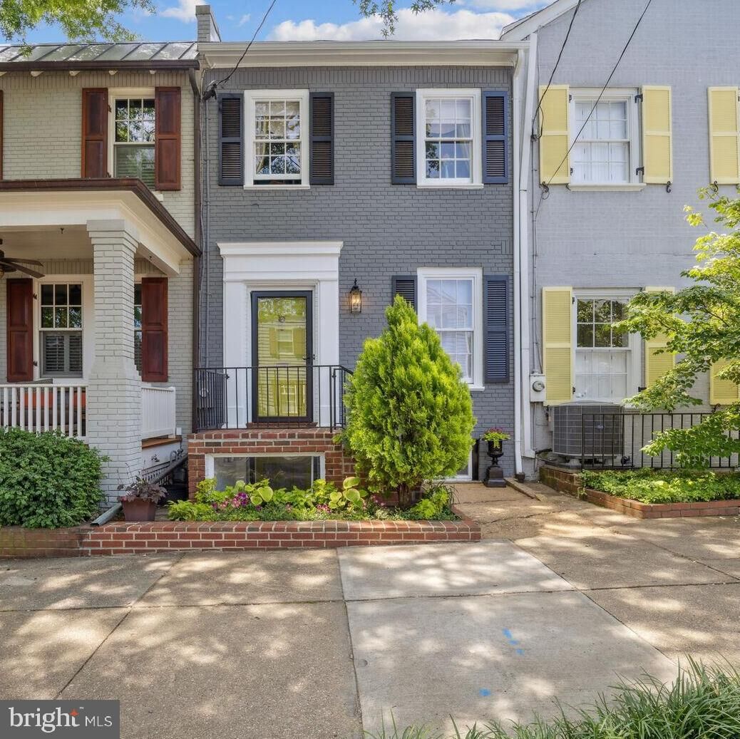 Property Photo:  428 Wolfe Street  VA 22314 