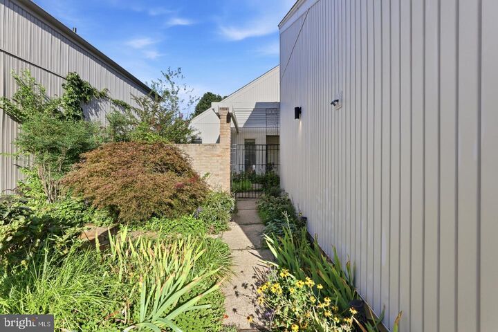 Property Photo:  19108 Rhodes Way  MD 20886 