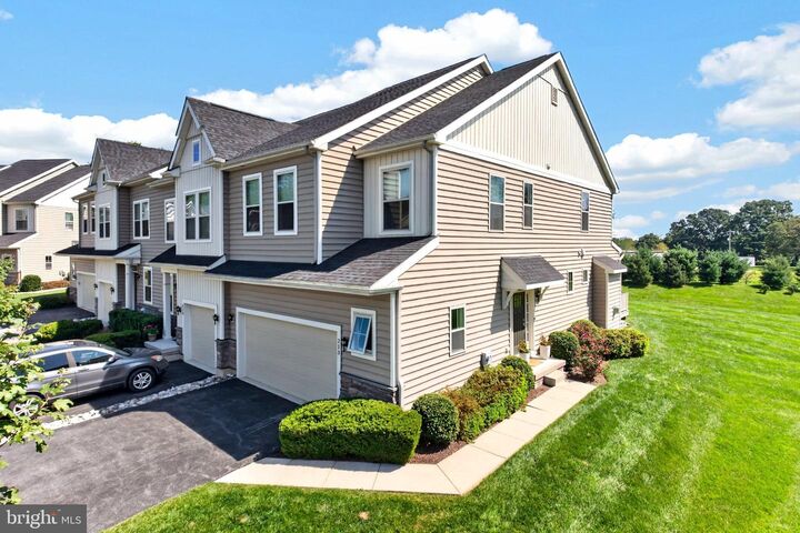 Property Photo: 213 Kestrel Court PA 19348