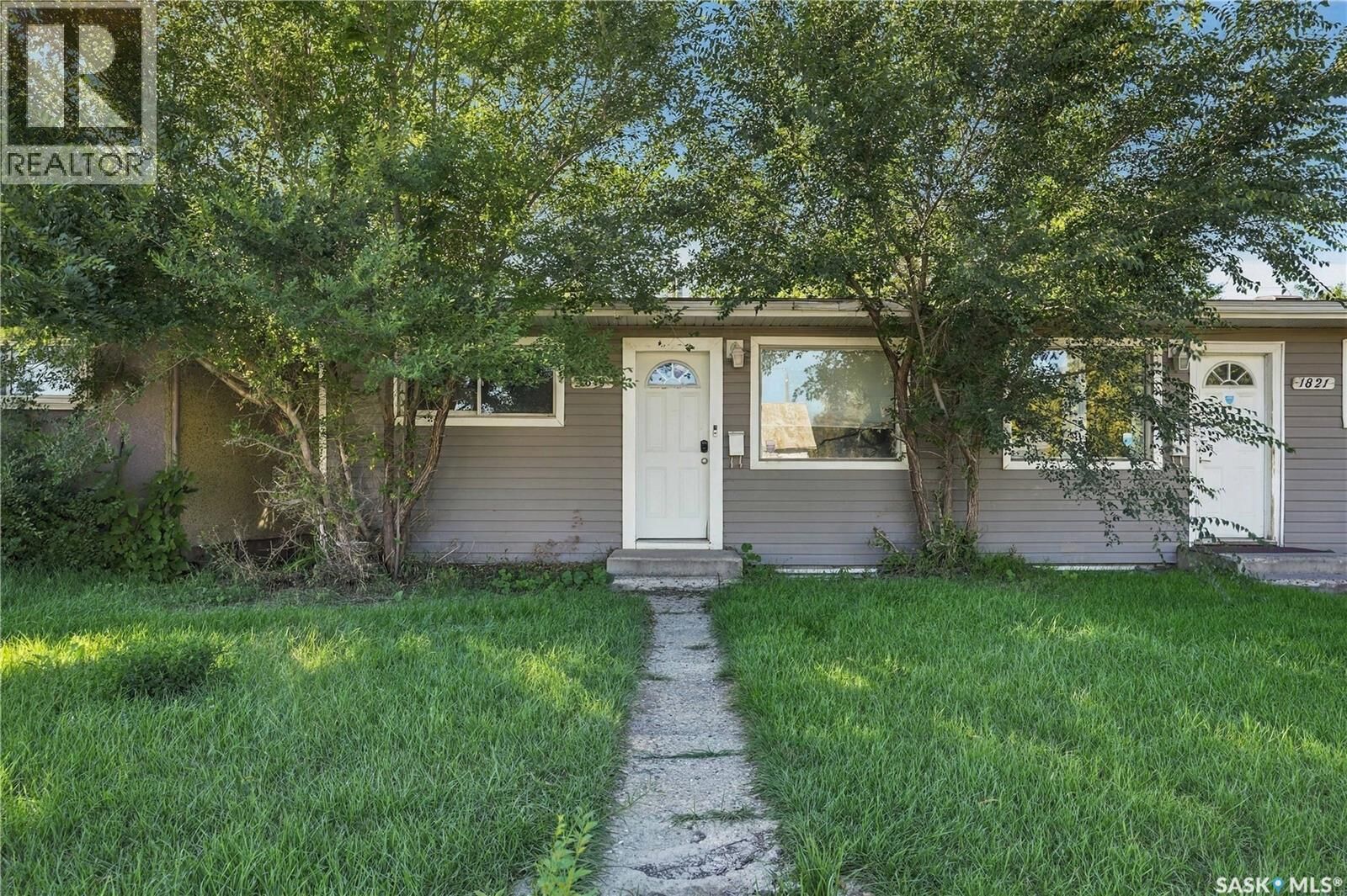 Property Photo: 1819 C Avenue N SK S7L 1N9