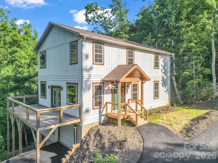 Property Photo:  36 Pierpoint Drive  NC 28746 
